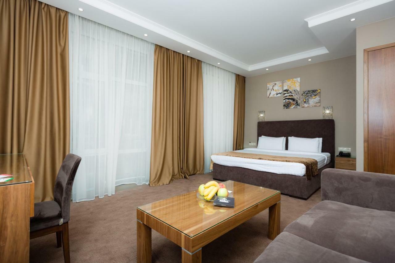 Crystal Hotel Киев Экстерьер фото